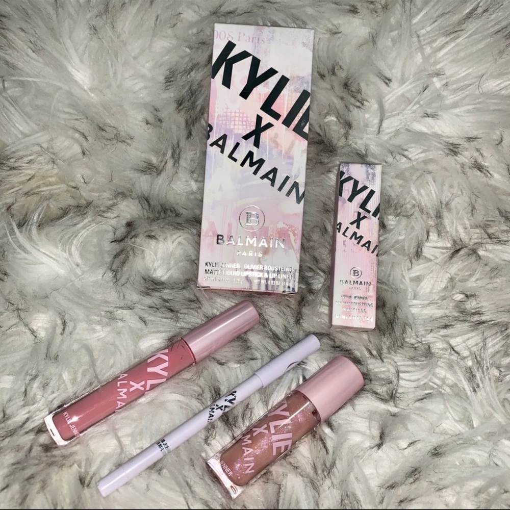 ISO!!!!!! Looking for Kylie cosmetics lip gloss!